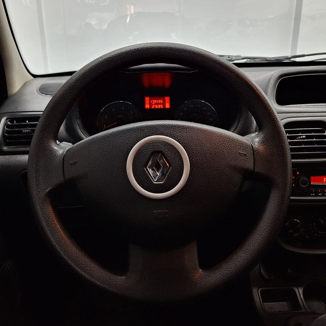 RENAULT CLIO MIO CONFORT - 2015 - 179.000 KMS - Belacar