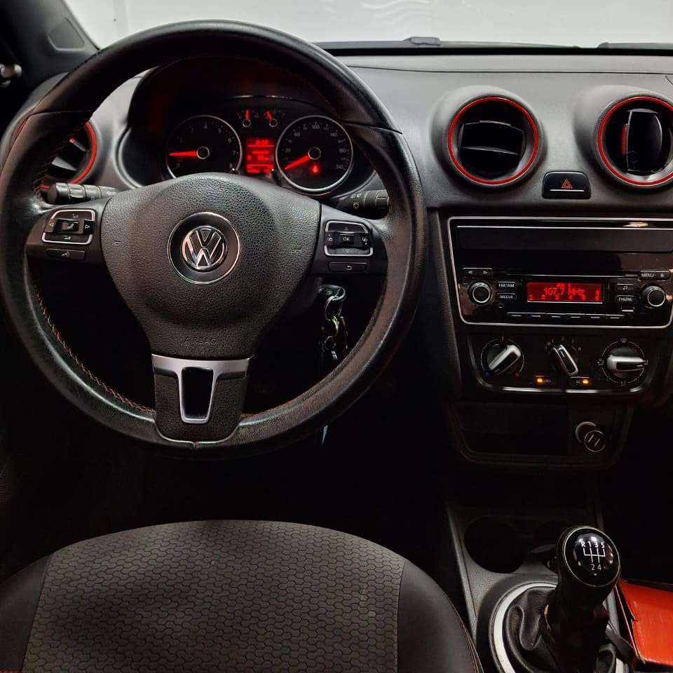 VOLKSWAGEN GOL SPORTLINE 1.6 5P – 2015 – 128.000 KM