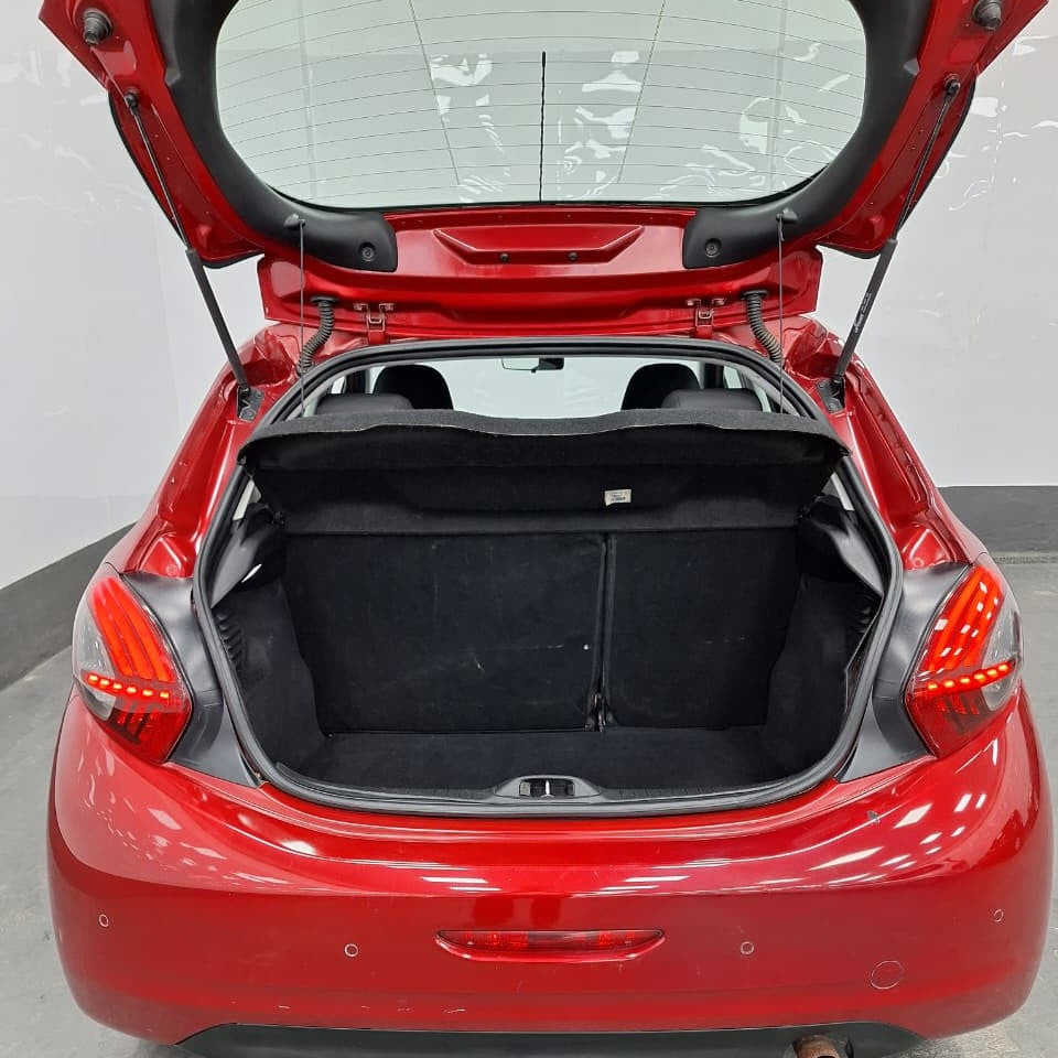 PEUGEOT 208 ALLURE TOUCHSCREEN – 2016 – 117000 KM