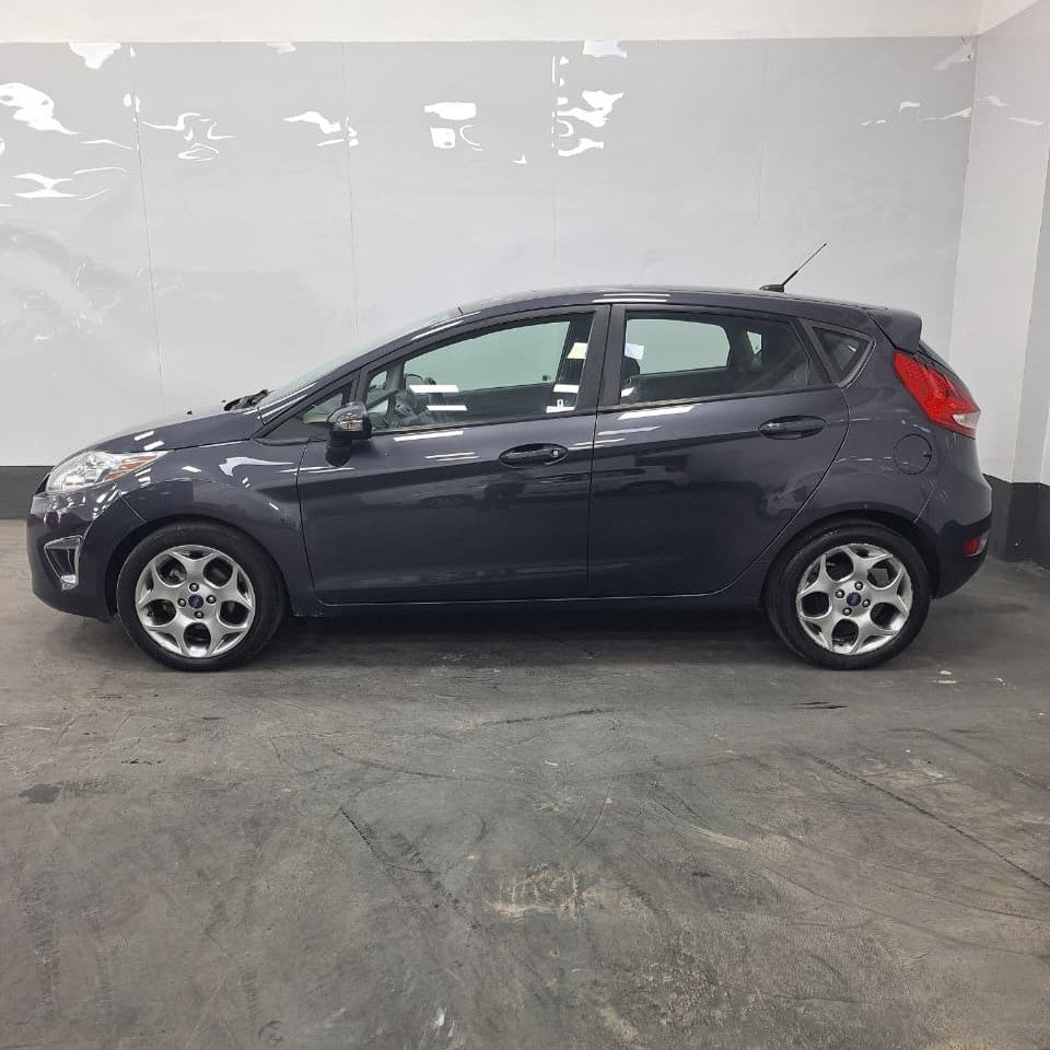 FORD FIESTA KD TITANIUM - 2013 - 125.000 KMS - Belacar