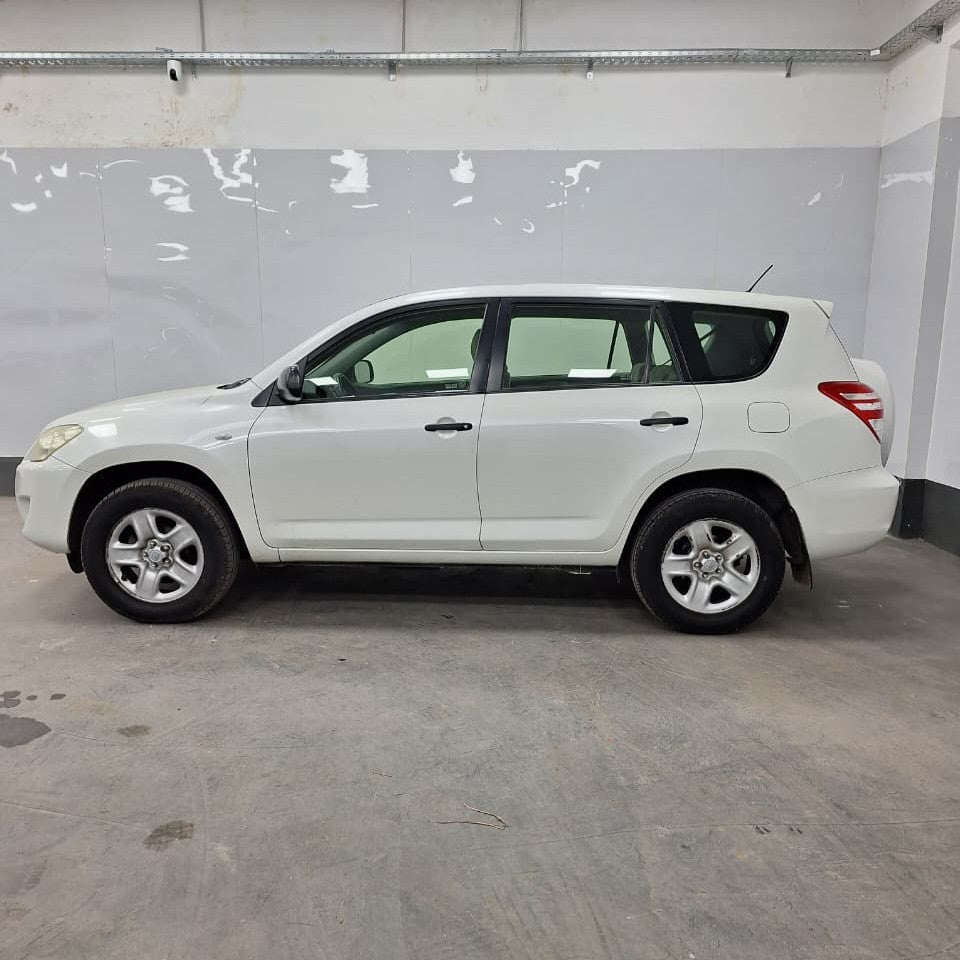 TOYOTA RAV4 4 2.4 AT - 2013 - 247000 KM