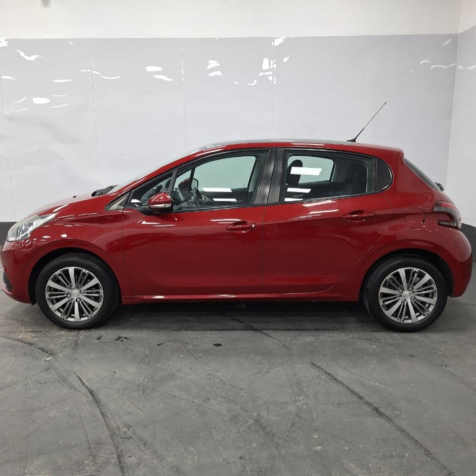 PEUGEOT 208 ALLURE TOUCHSCREEN – 2016 – 117000 KM