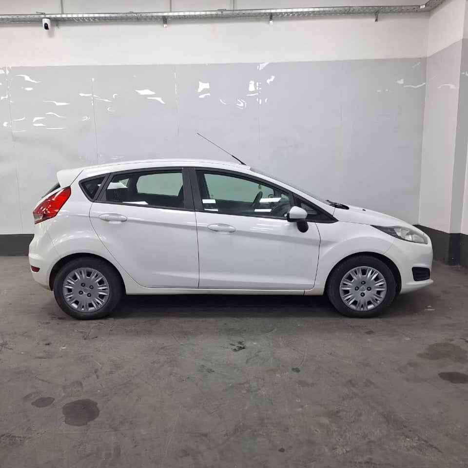 FORD FIESTA S 1.6L - 2015 - 135.000 KMS - Belacar