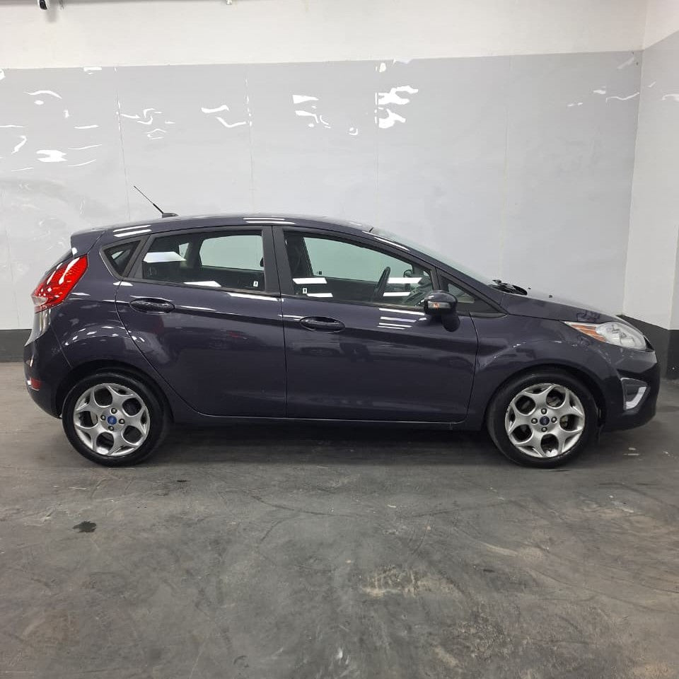 FORD FIESTA KD TITANIUM - 2013 - 125.000 KMS - Belacar