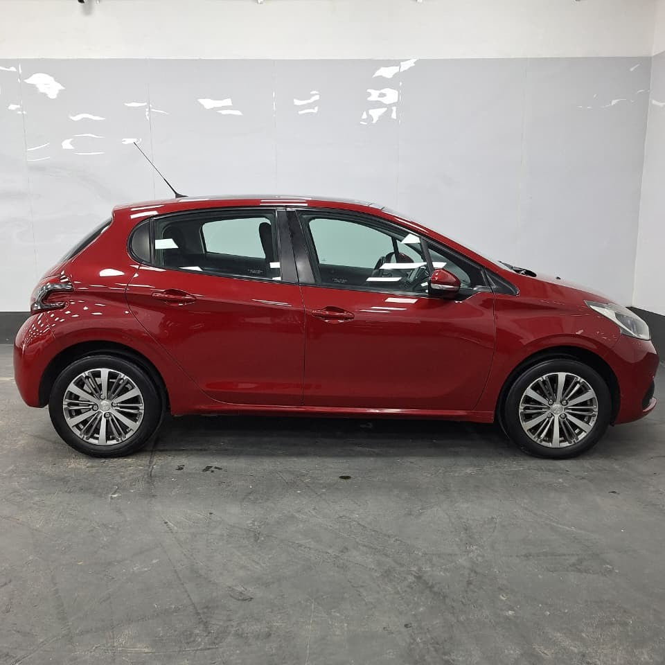 PEUGEOT 208 ALLURE TOUCHSCREEN – 2016 – 117000 KM