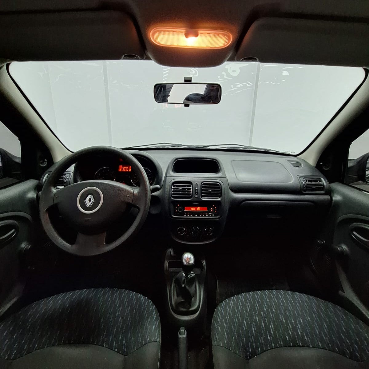 RENAULT CLIO MIO CONFORT - 2015 - 179.000 KMS - Belacar