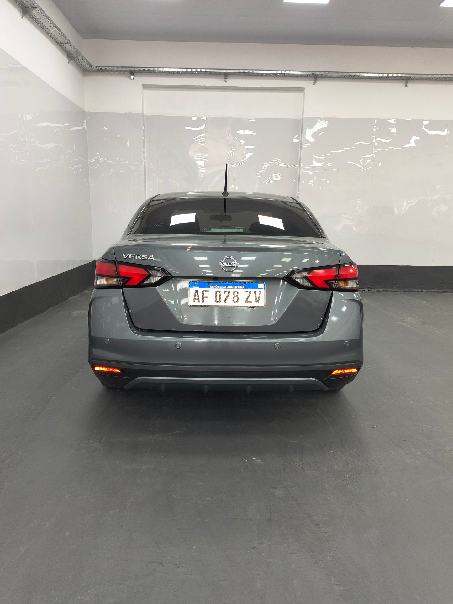 NISSAN VERSA ADVANCE MT - 2021 LINEA NUEVA - 98.000 KMS - Belacar