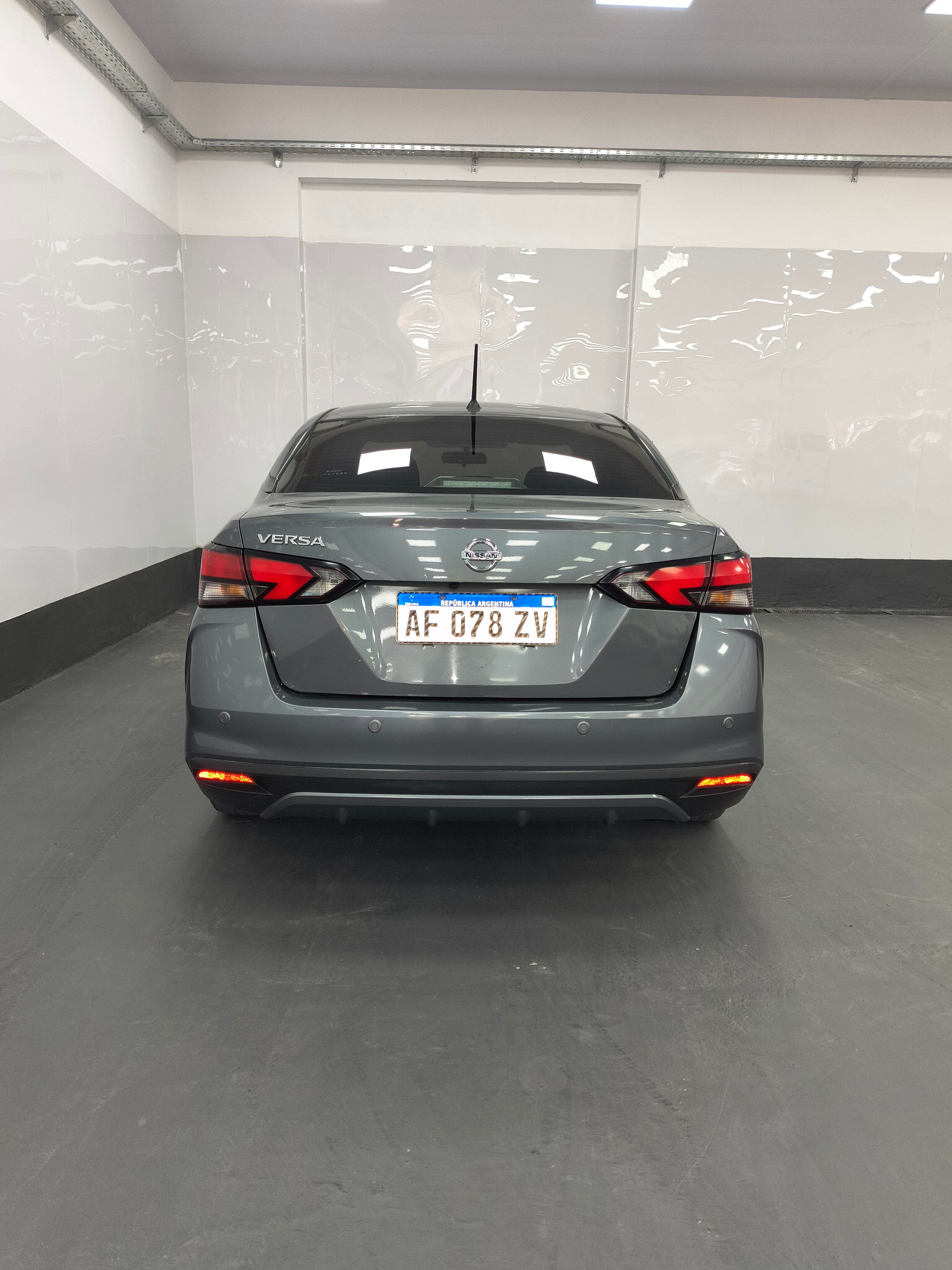 NISSAN VERSA ADVANCE MT - 2021 LINEA NUEVA - 98.000 KMS - Belacar