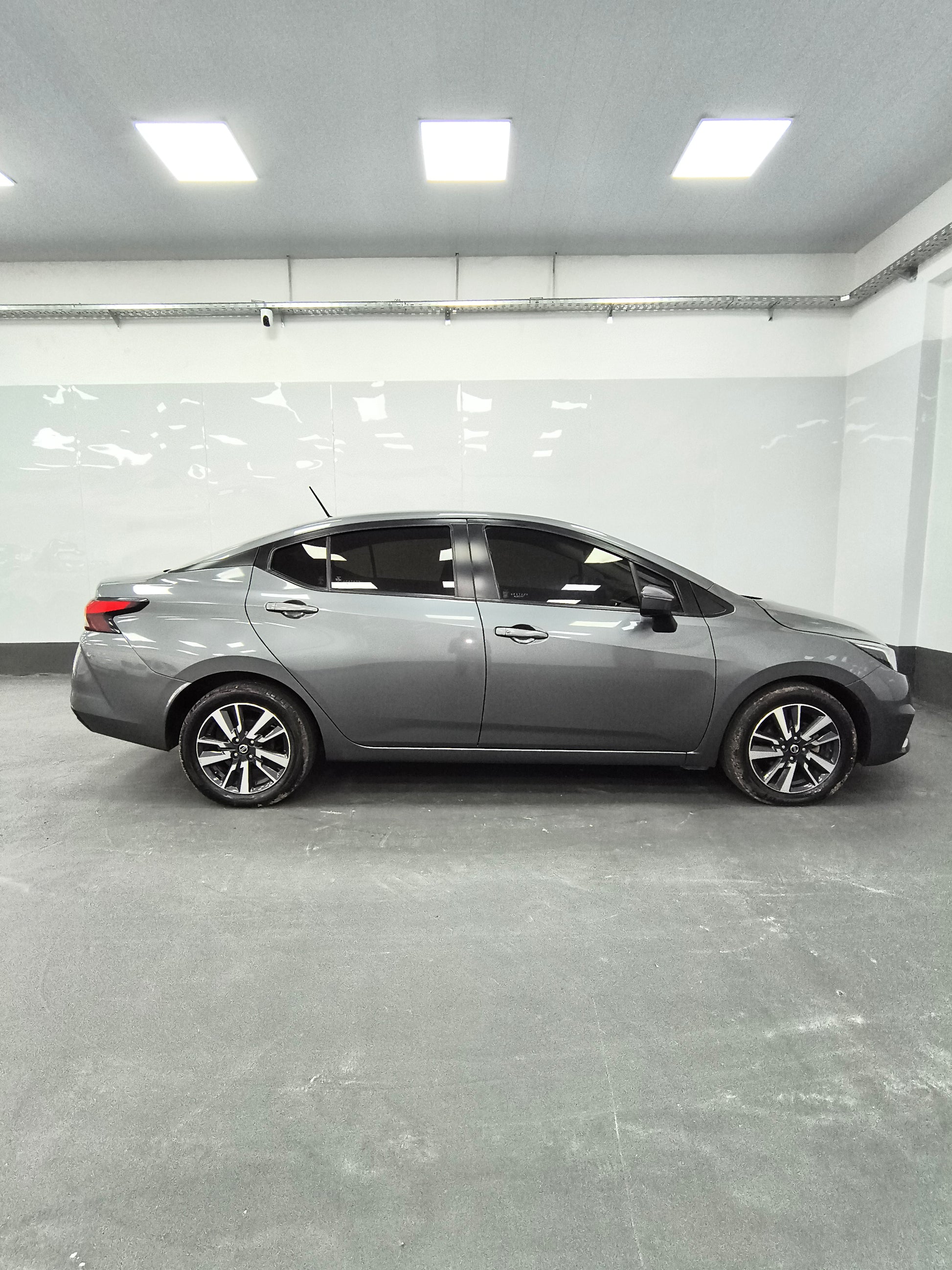 NISSAN VERSA ADVANCE MT - 2021 LINEA NUEVA - 98.000 KMS - Belacar