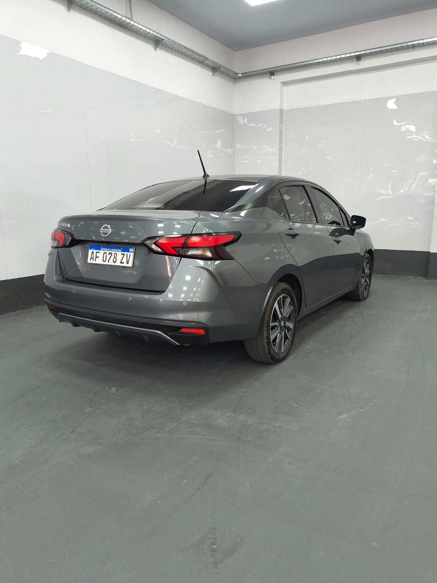 NISSAN VERSA ADVANCE MT - 2021 LINEA NUEVA - 98.000 KMS - Belacar