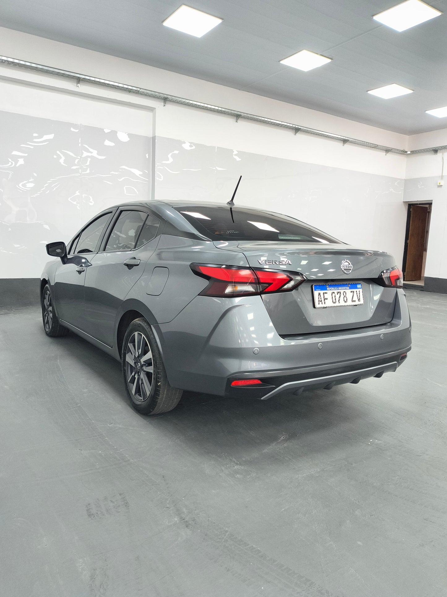 NISSAN VERSA ADVANCE MT - 2021 LINEA NUEVA - 98.000 KMS - Belacar