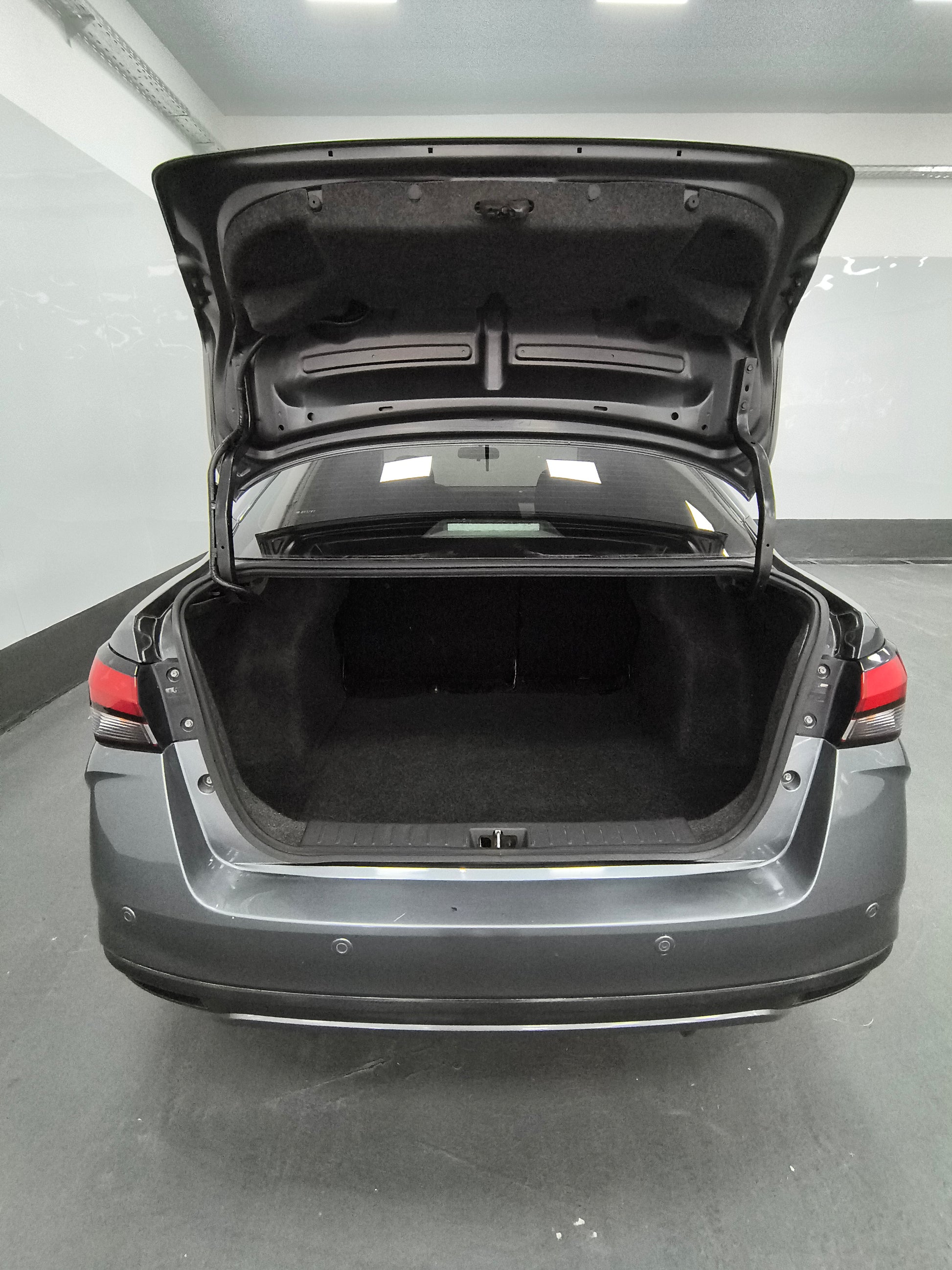 NISSAN VERSA ADVANCE MT - 2021 LINEA NUEVA - 98.000 KMS - Belacar