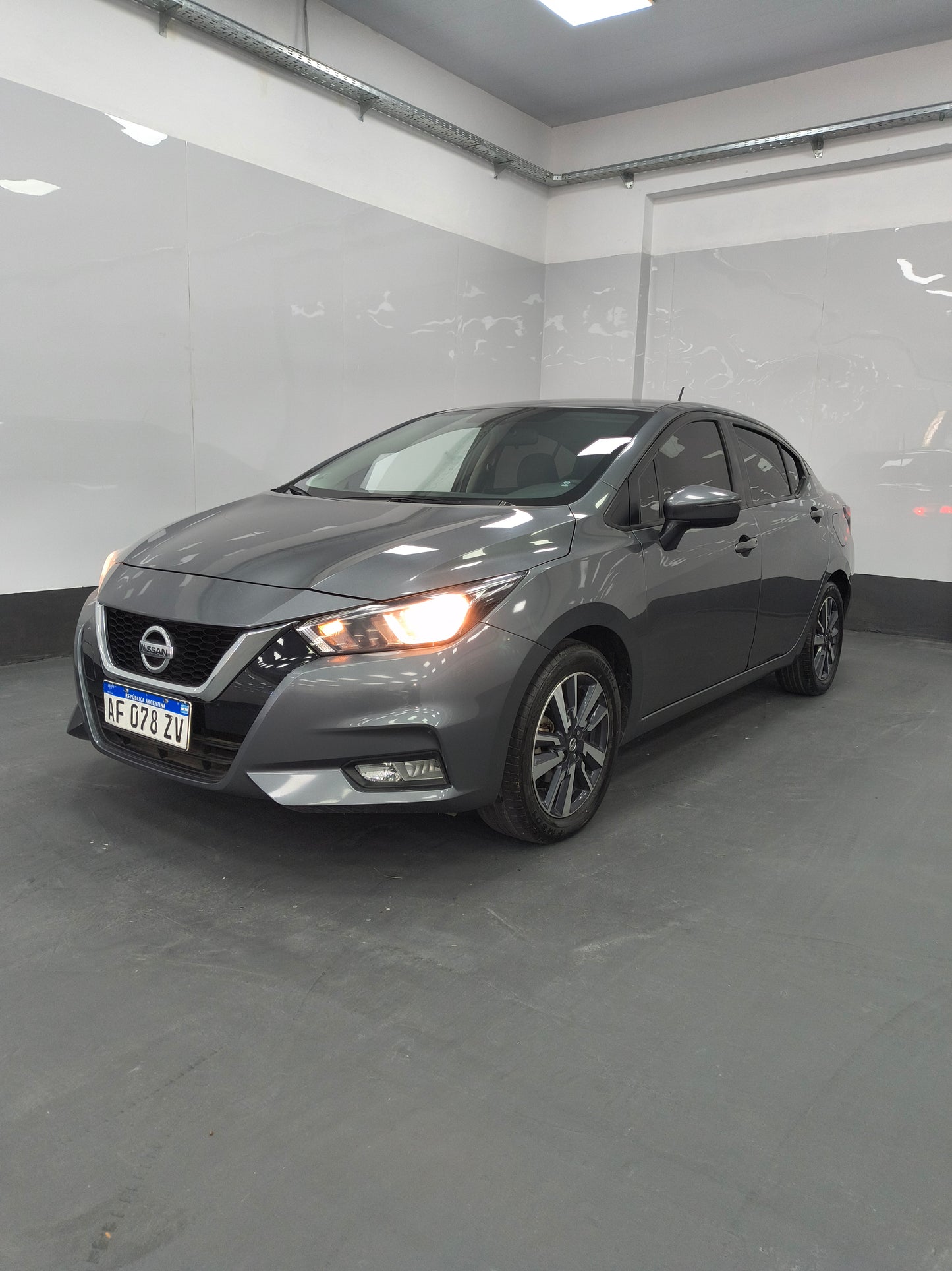 NISSAN VERSA ADVANCE MT - 2021 LINEA NUEVA - 98.000 KMS - Belacar