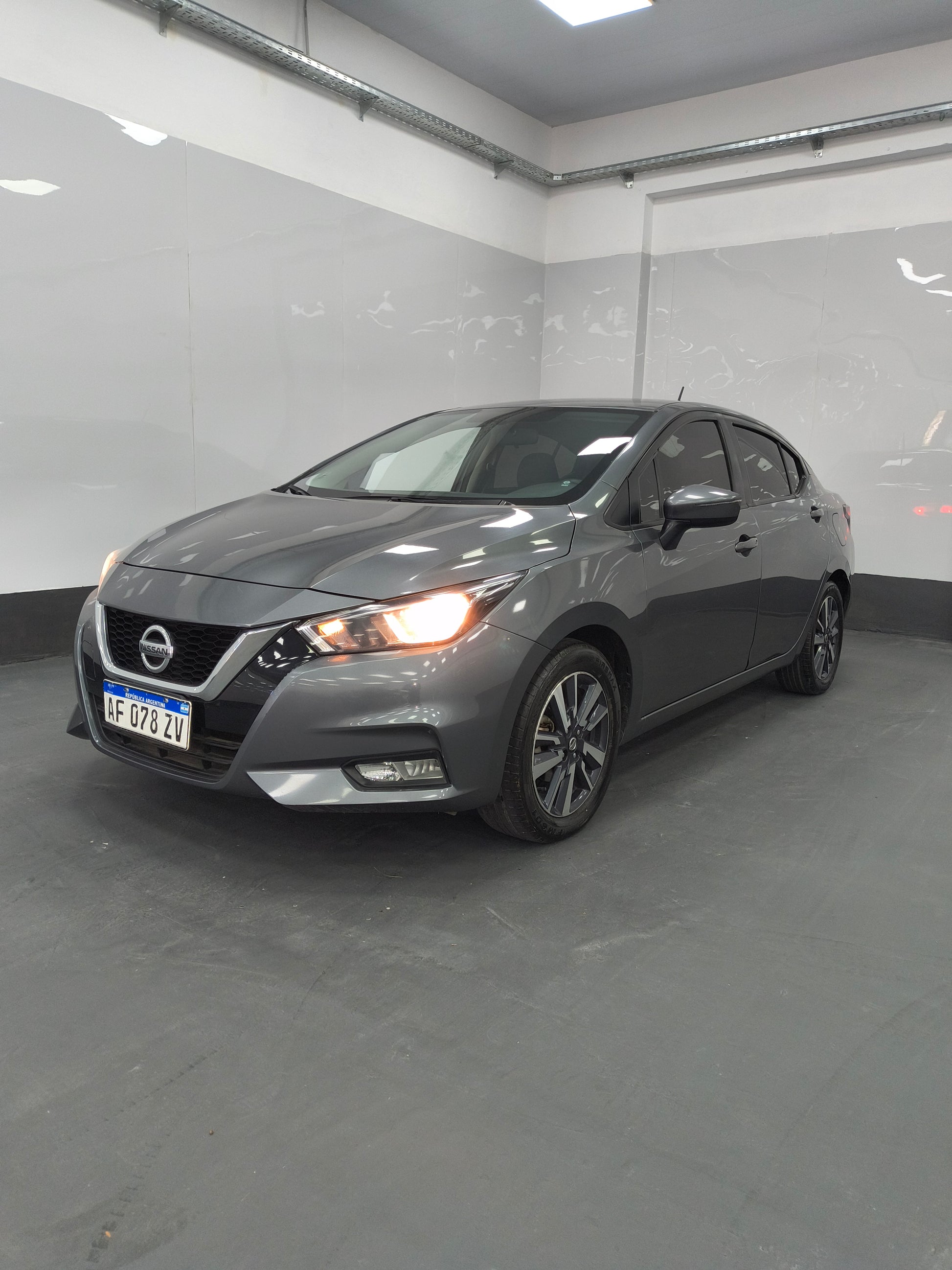 NISSAN VERSA ADVANCE MT - 2021 LINEA NUEVA - 98.000 KMS - Belacar