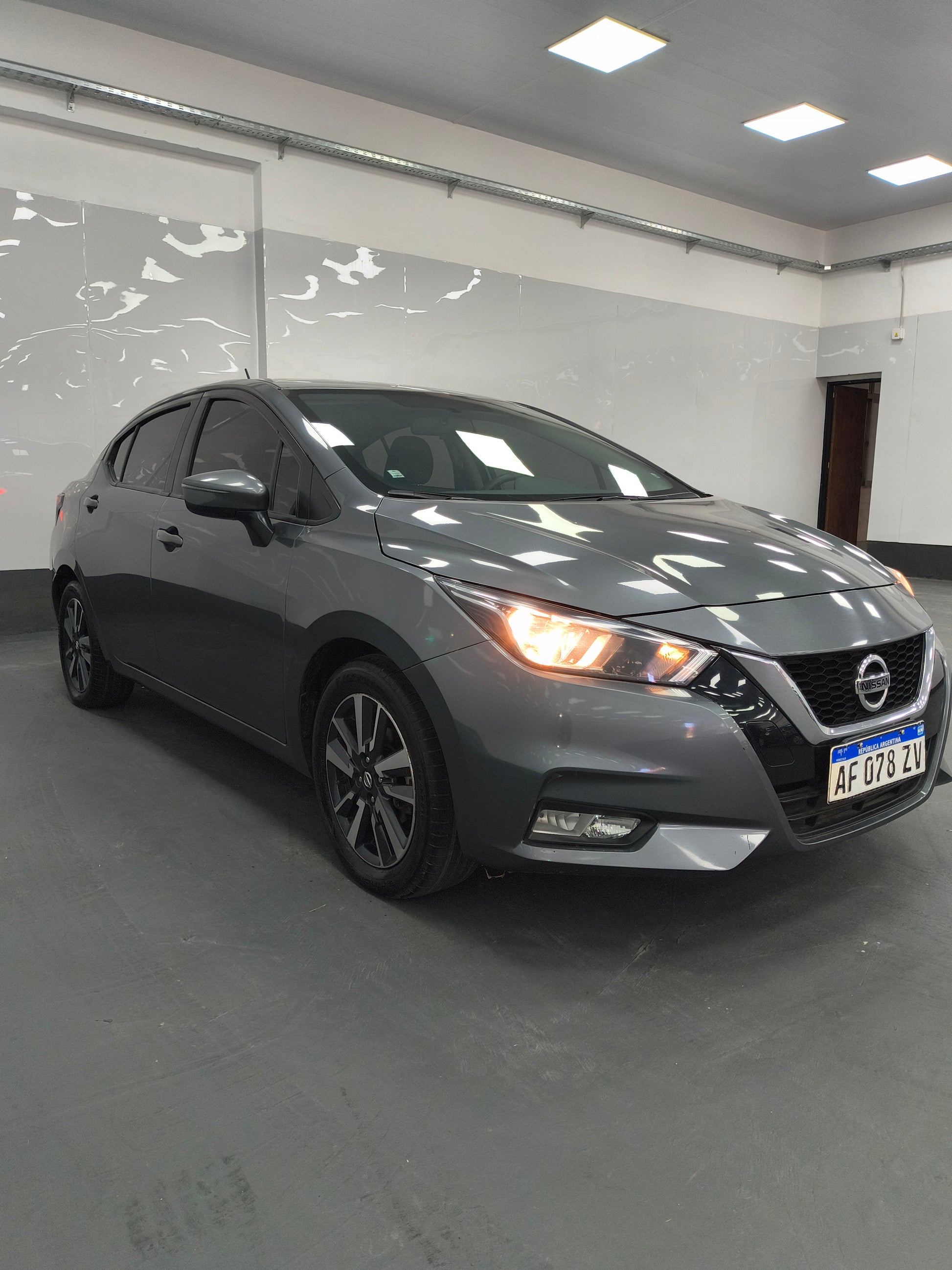 NISSAN VERSA ADVANCE MT - 2021 LINEA NUEVA - 98.000 KMS - Belacar