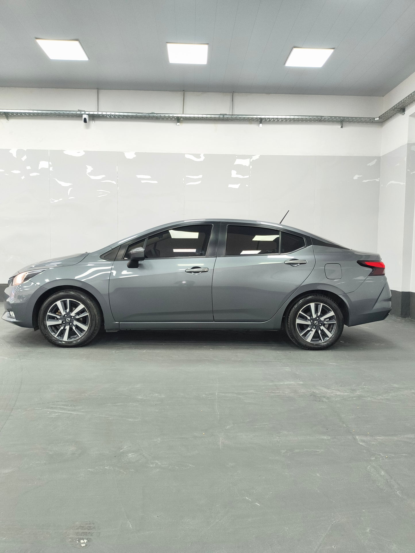 NISSAN VERSA ADVANCE MT - 2021 LINEA NUEVA - 98.000 KMS - Belacar