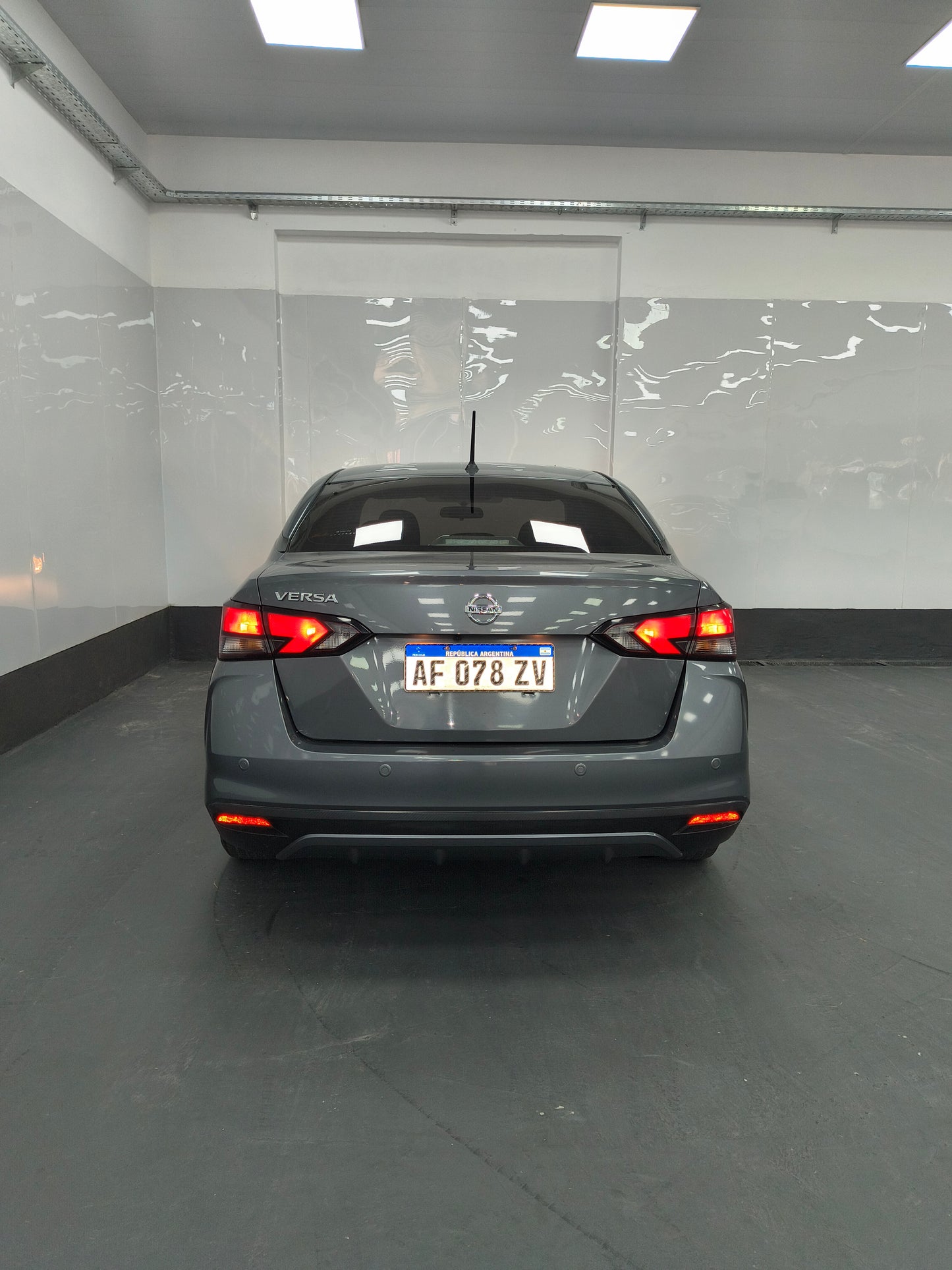 NISSAN VERSA ADVANCE MT - 2021 LINEA NUEVA - 98.000 KMS - Belacar